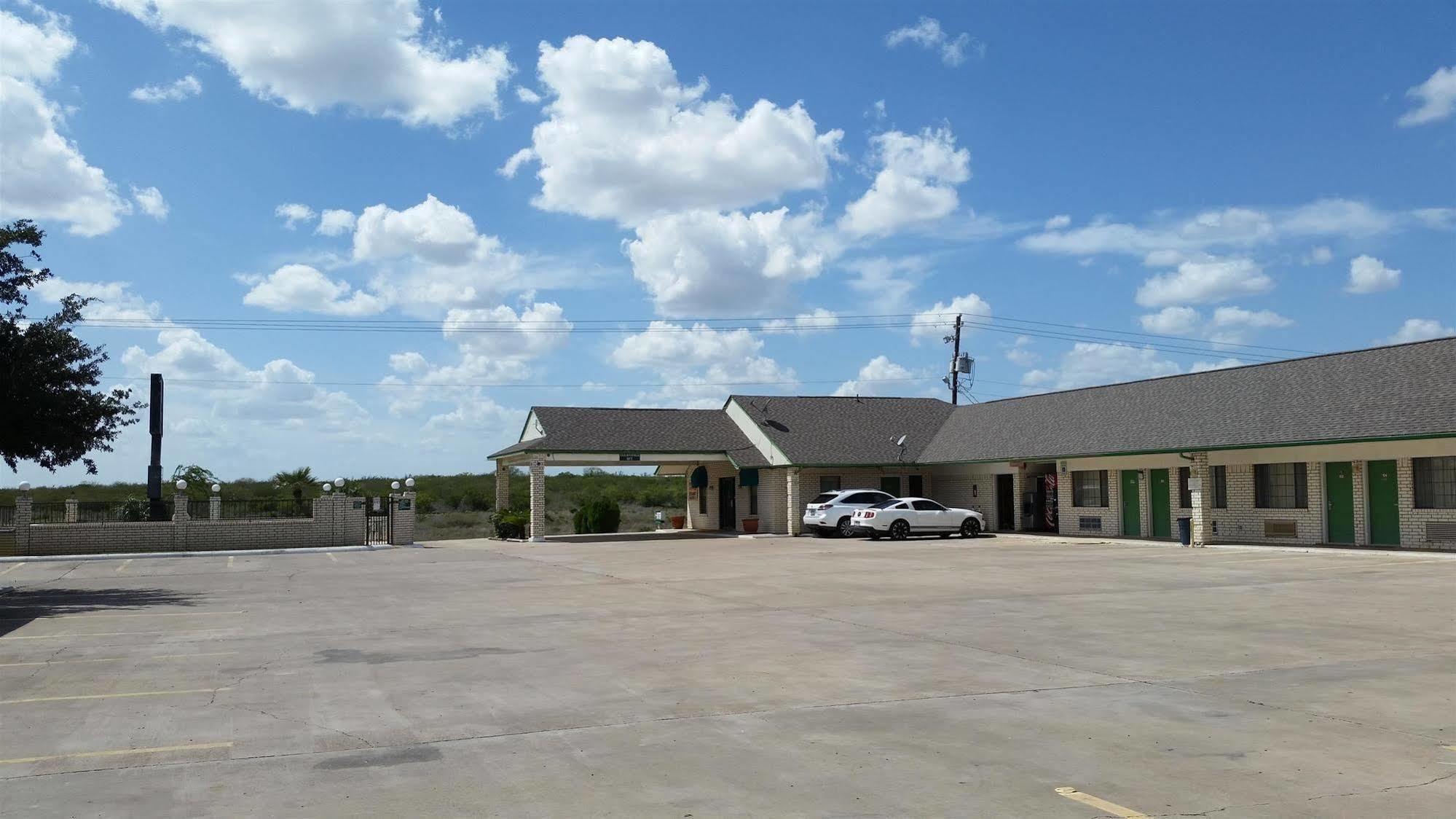 Garden Inn & Suites Hebbronville Eksteriør billede
